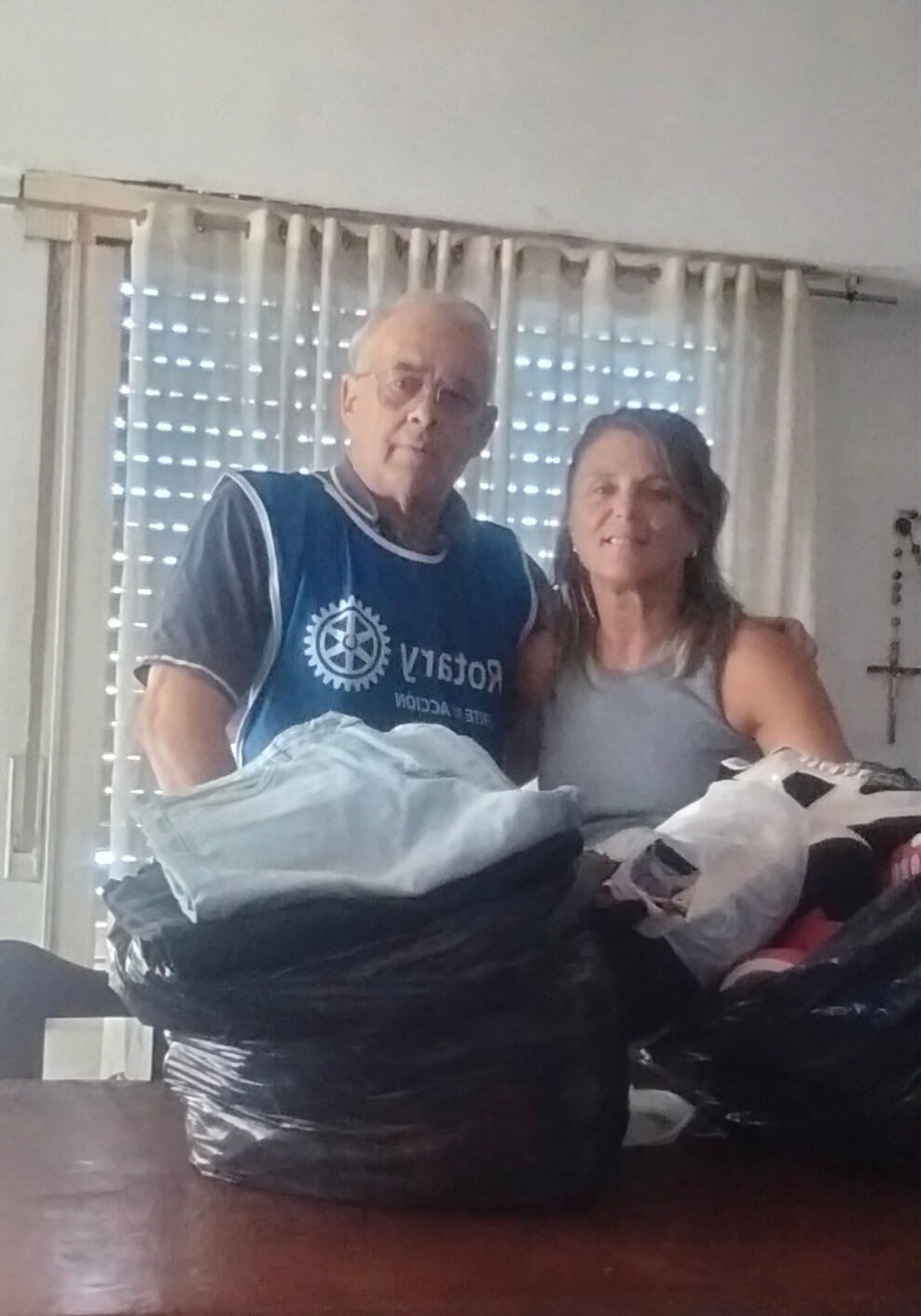 Donación de indumentaria a emprendimiento de jóvenes con discapacidad